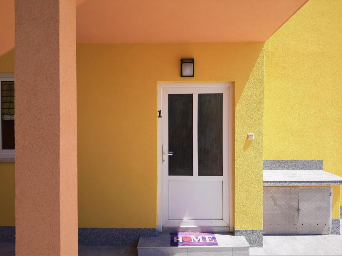Cozy Apartments With Sea View Novi Vinodolski Exterior photo